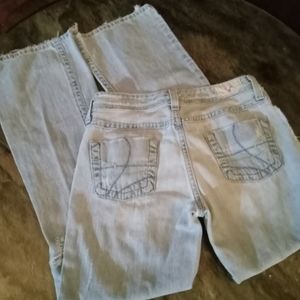Womans American Eagle sz 8 Lt blue distressed jeans